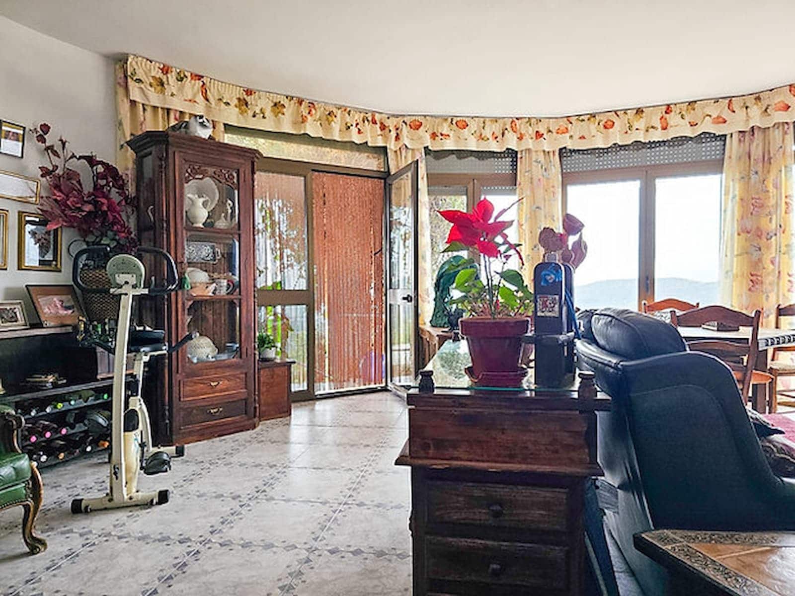 6 makuuhuone Majatalo/aamiaismajoitus myytävänä paikassa Competa mukana uima-altaan 
autotalli - 749 950 € (Ref: 8862886)