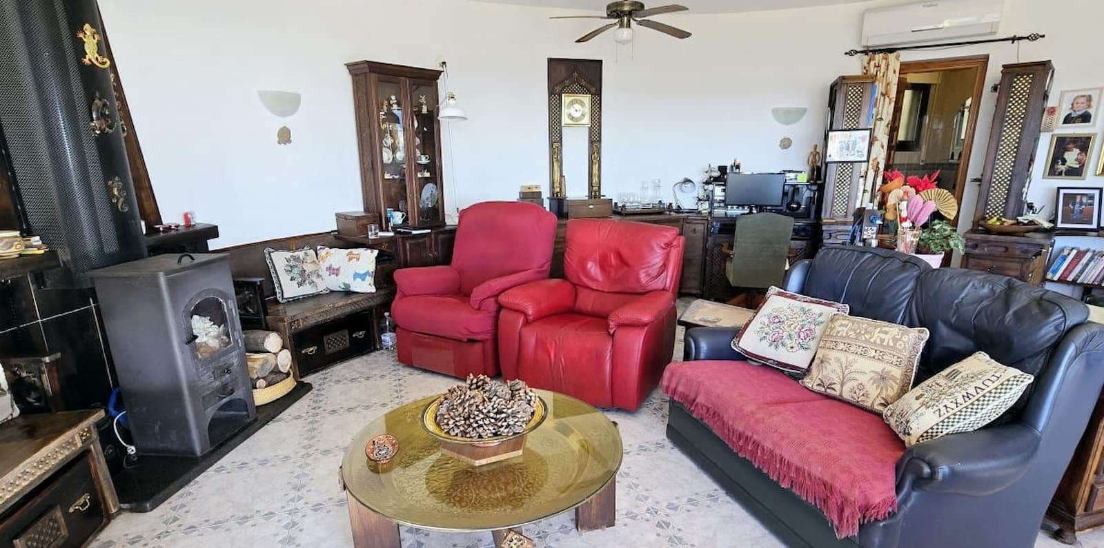 6 makuuhuone Majatalo/aamiaismajoitus myytävänä paikassa Competa mukana uima-altaan 
autotalli - 749 950 € (Ref: 8862886)