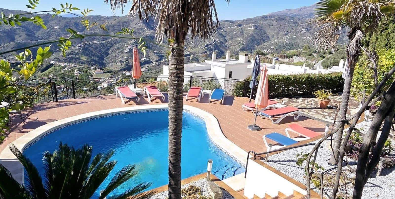 6 makuuhuone Majatalo/aamiaismajoitus myytävänä paikassa Competa mukana uima-altaan 
autotalli - 749 950 € (Ref: 8862886)