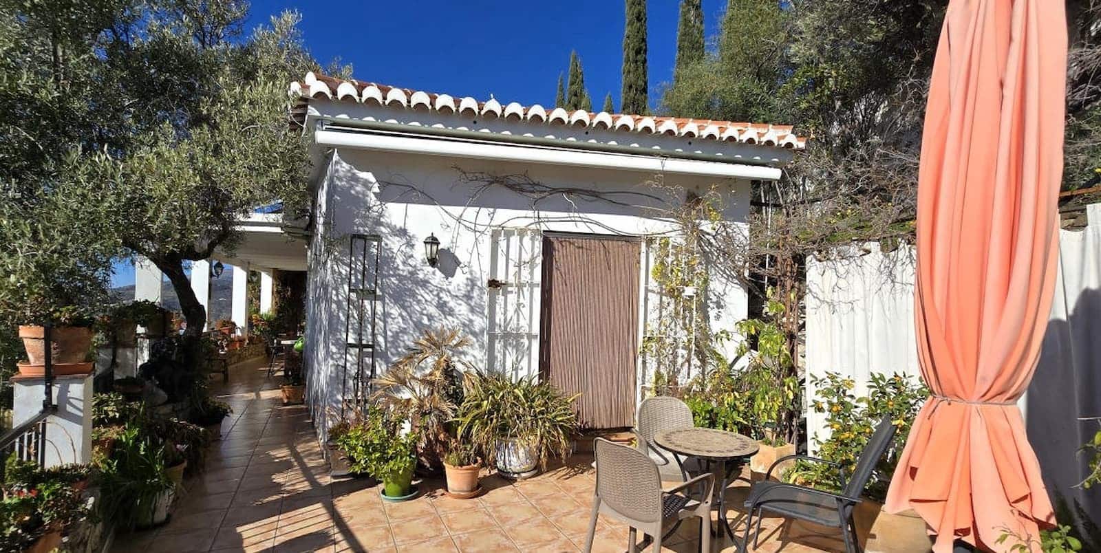 6 makuuhuone Majatalo/aamiaismajoitus myytävänä paikassa Competa mukana uima-altaan 
autotalli - 749 950 € (Ref: 8862886)