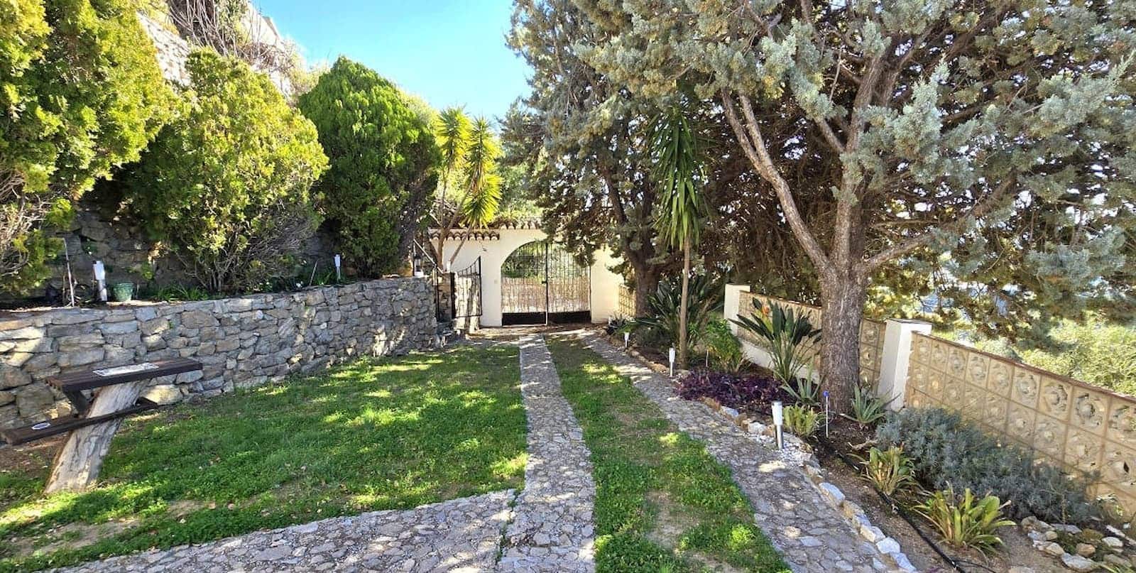 6 makuuhuone Majatalo/aamiaismajoitus myytävänä paikassa Competa mukana uima-altaan 
autotalli - 749 950 € (Ref: 8862886)