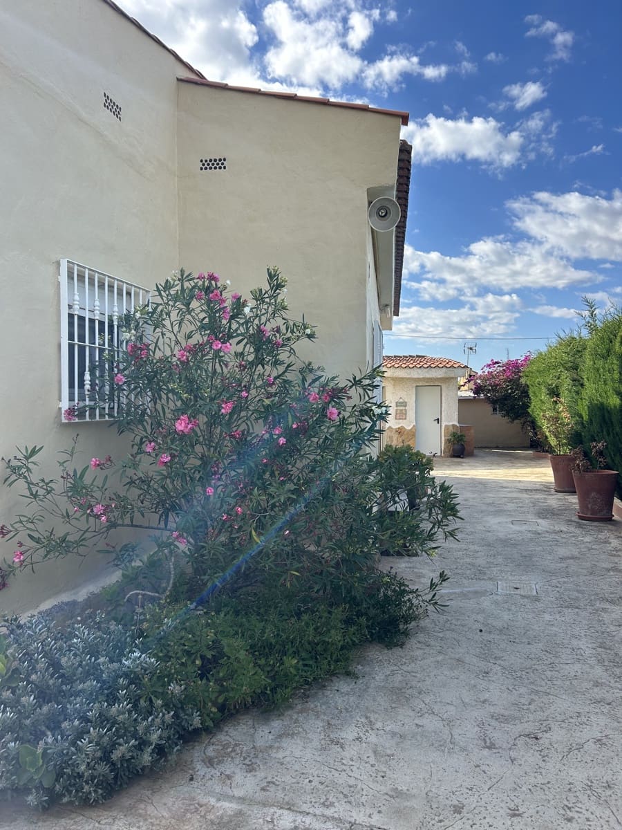 4 bedroom Villa for sale in Betera with pool garage - € 399,000 (Ref: 9849988)