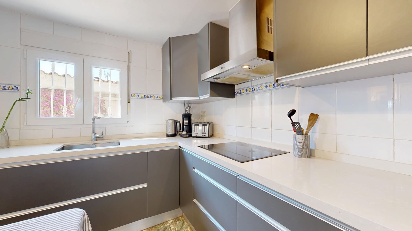 4 bedroom Villa for sale in Betera with pool garage - € 399,000 (Ref: 9849988)
