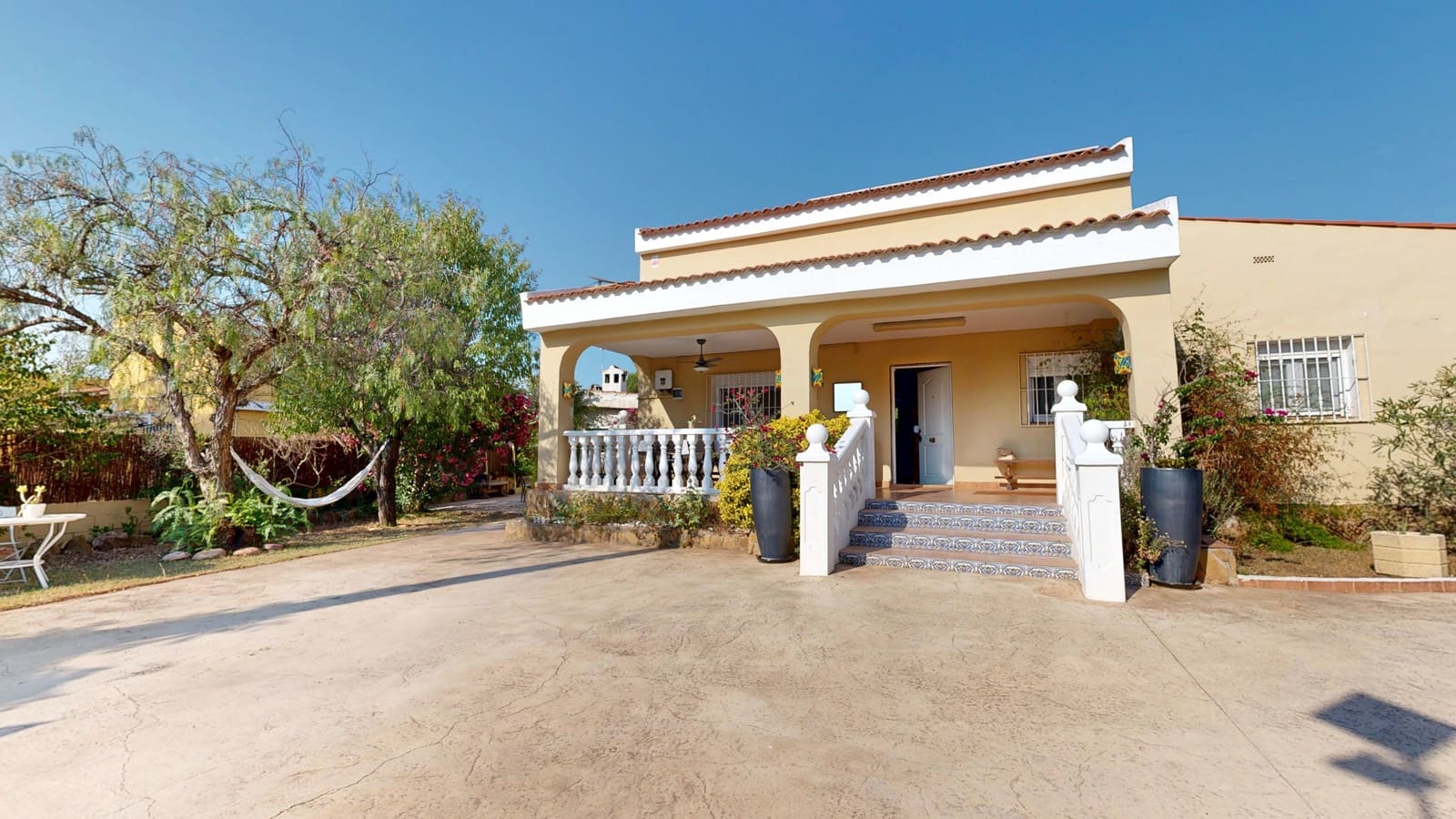 4 bedroom Villa for sale in Betera with pool garage - € 399,000 (Ref: 9849988)