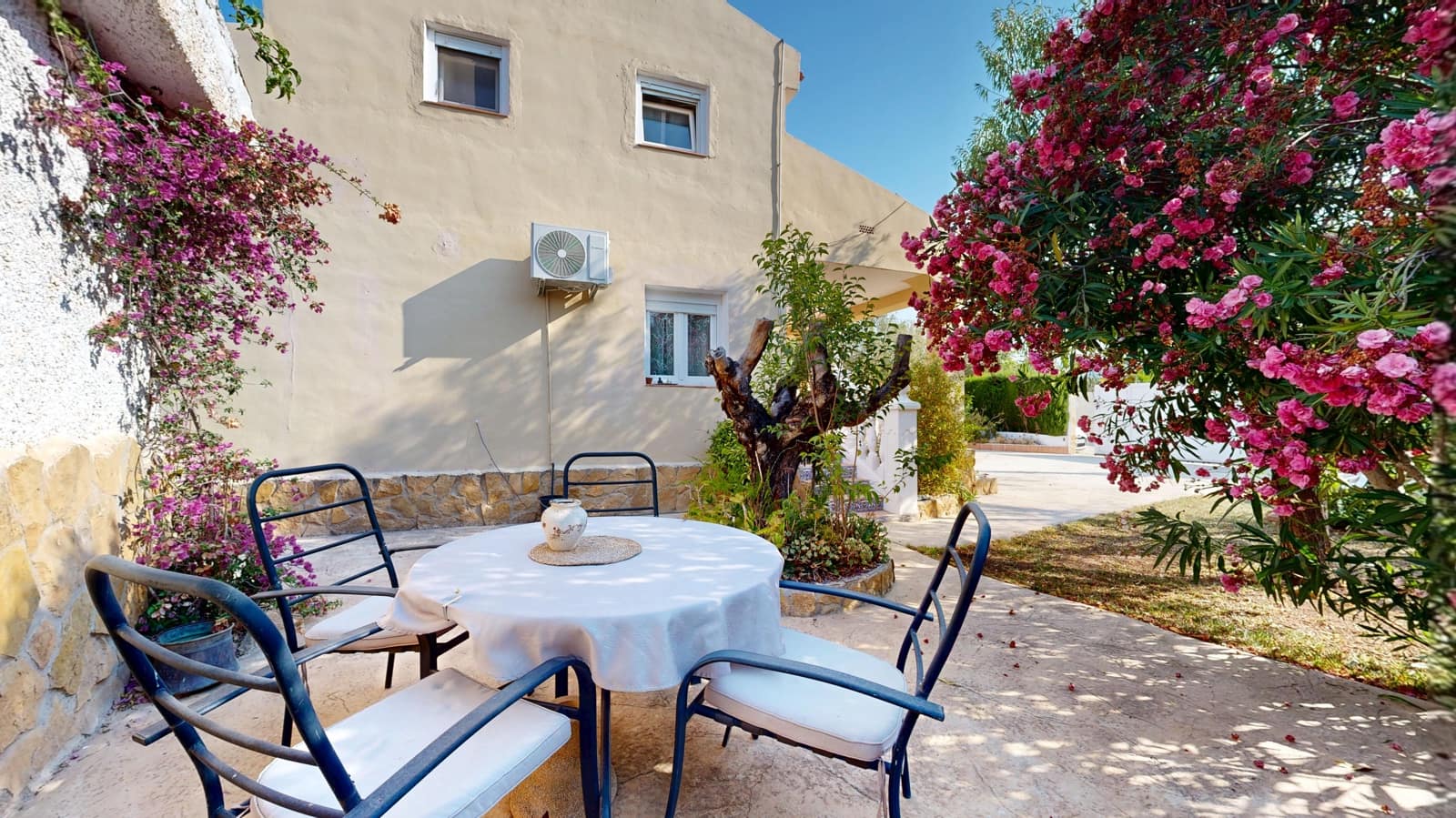 4 bedroom Villa for sale in Betera with pool garage - € 399,000 (Ref: 9849988)