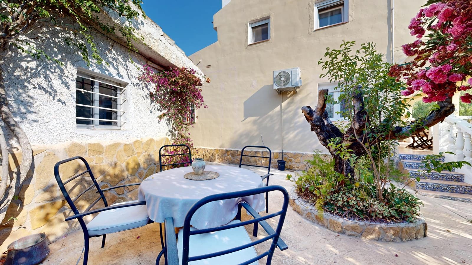 4 bedroom Villa for sale in Betera with pool garage - € 399,000 (Ref: 9849988)
