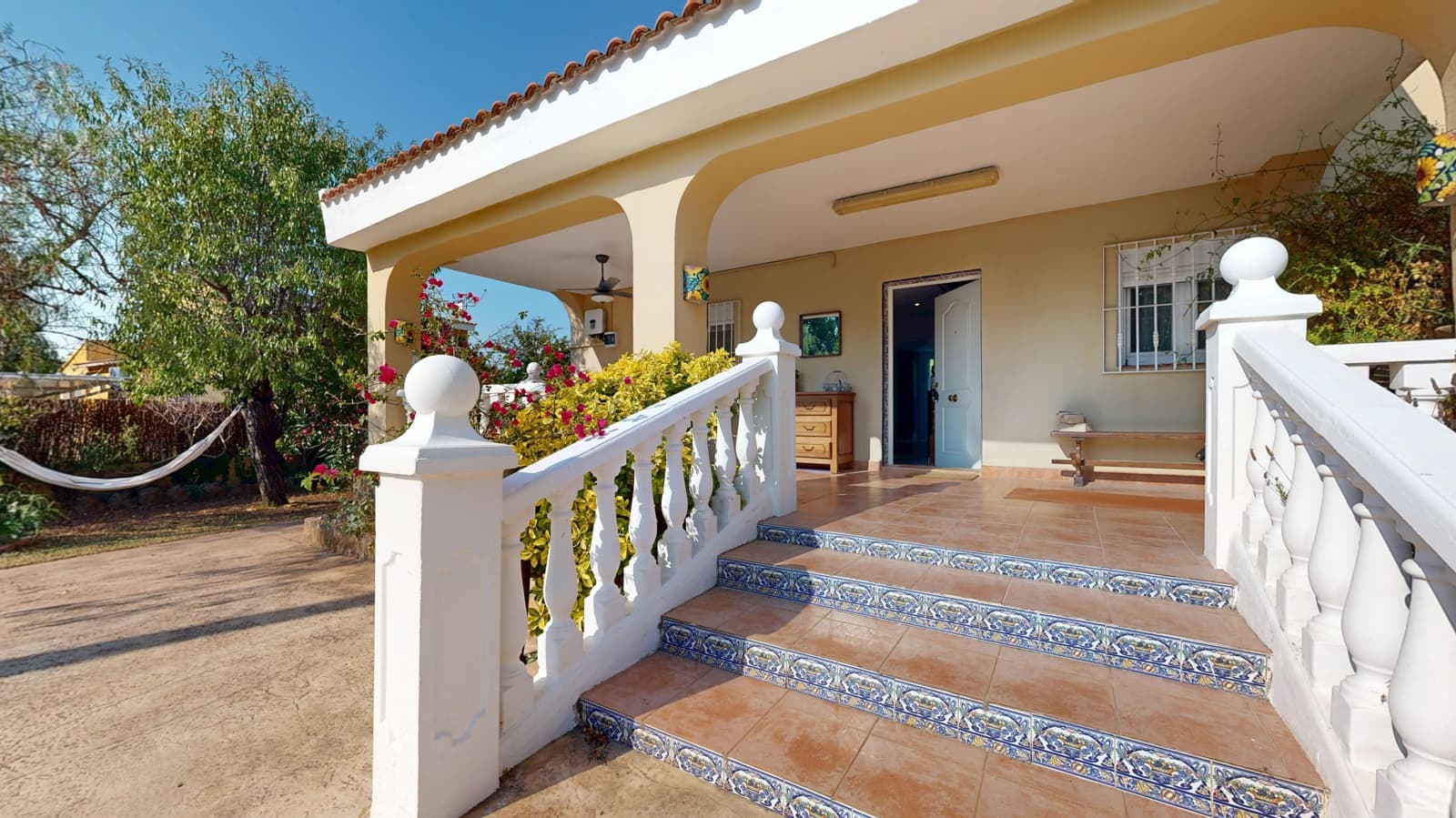 4 bedroom Villa for sale in Betera with pool garage - € 399,000 (Ref: 9849988)