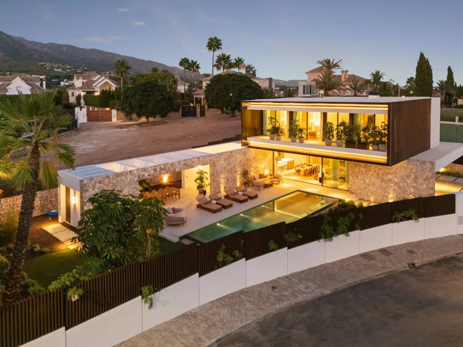 5 bedroom Villa for sale in Marbella with pool garage - € 5,995,000 (Ref: 10000288)