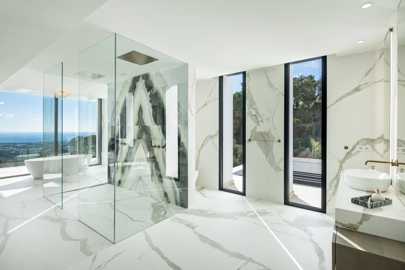 9 slaapkamer Villa te koop in Benahavis met zwembad garage - € 30.000.000 (Ref: 10003934)