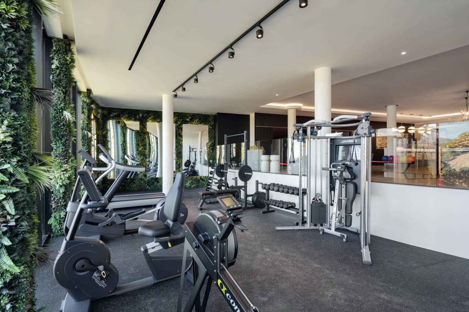9 slaapkamer Villa te koop in Benahavis met zwembad garage - € 30.000.000 (Ref: 10003934)