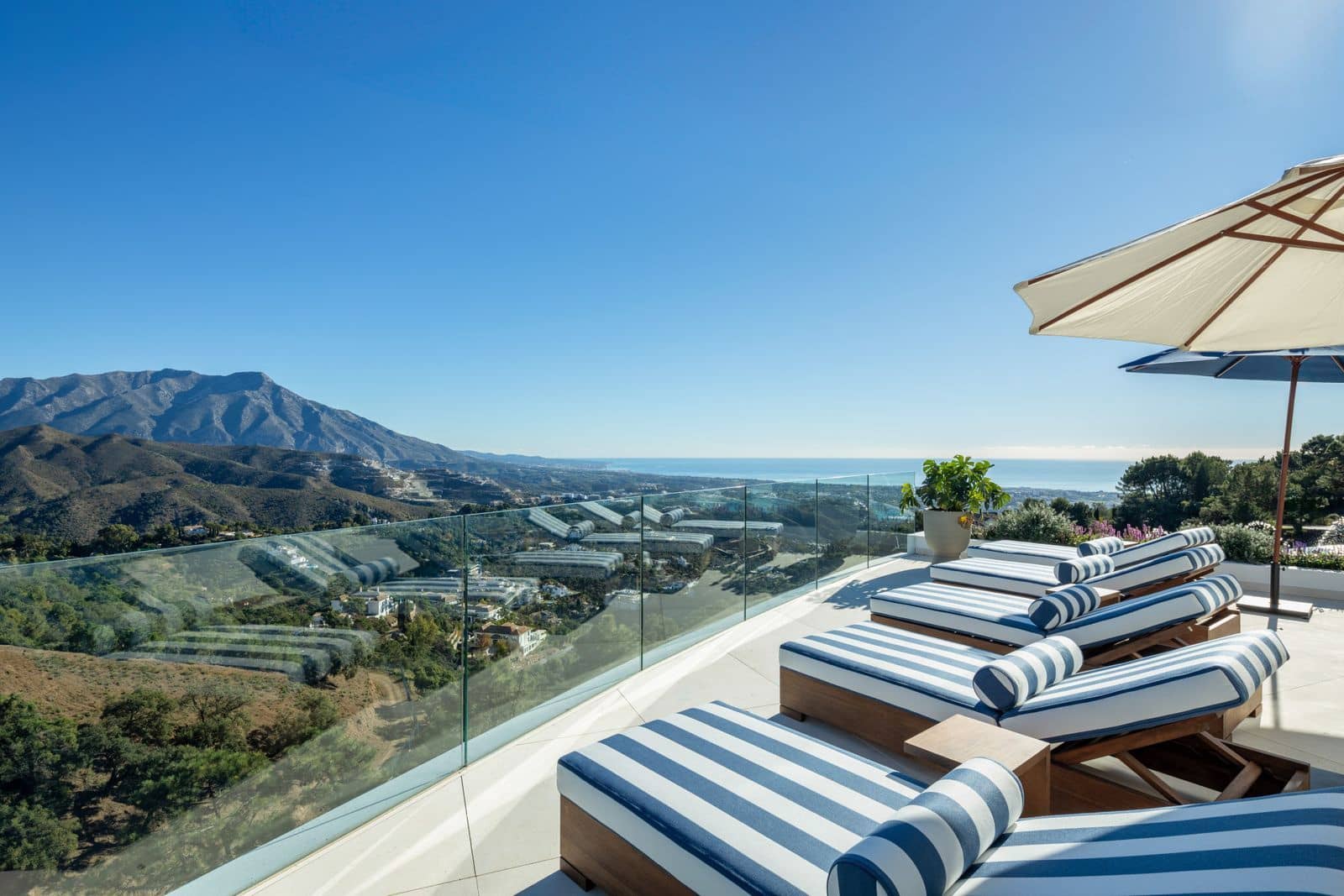 9 slaapkamer Villa te koop in Benahavis met zwembad garage - € 30.000.000 (Ref: 10003934)