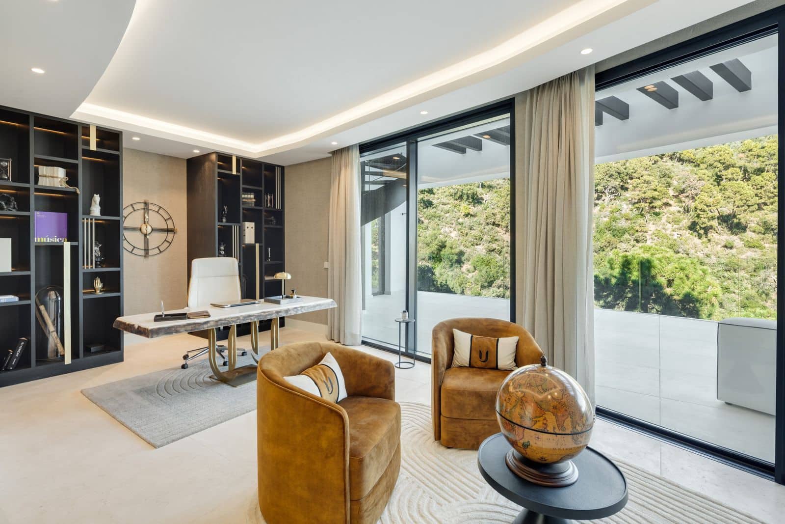 9 slaapkamer Villa te koop in Benahavis met zwembad garage - € 30.000.000 (Ref: 10003934)