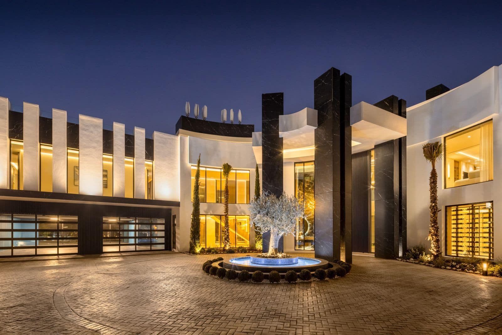 9 slaapkamer Villa te koop in Benahavis met zwembad garage - € 30.000.000 (Ref: 10003934)
