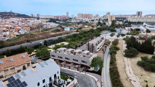 3 bedroom Semi-detached Villa for sale in Los Boliches , Fuengirola with pool garage - € 770,000 (Ref: 10003985)