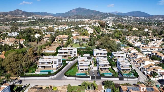 3 soveværelse Villa til salg i El Paraiso, Estepona med swimmingpool garage - € 1.530.000 (Ref: 10004036)