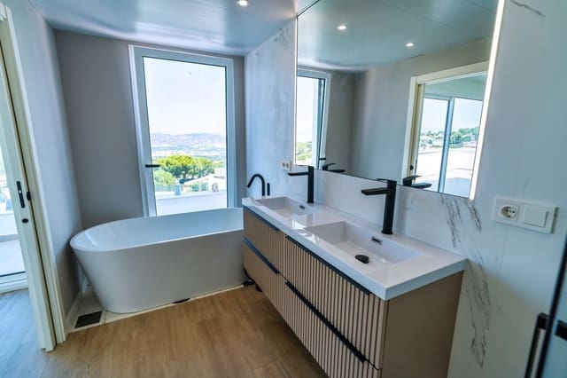 4 Zimmer Villa zu verkaufen in Alhaurín de la Torre mit Pool Garage - 890.000 € (Ref: 10004099)