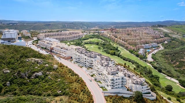 2 bedroom Apartment for sale in La Duquesa / Puerto de la Duquesa, Manilva with pool garage - € 316,000 (Ref: 10005380)
