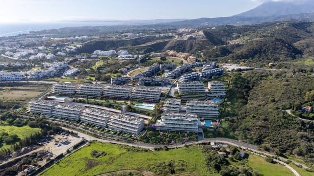 2 soverom Leilighet til salgs i La Concha - Resina Golf, Estepona med svømmebasseng garasje - € 449 000 (Ref: 10005478)