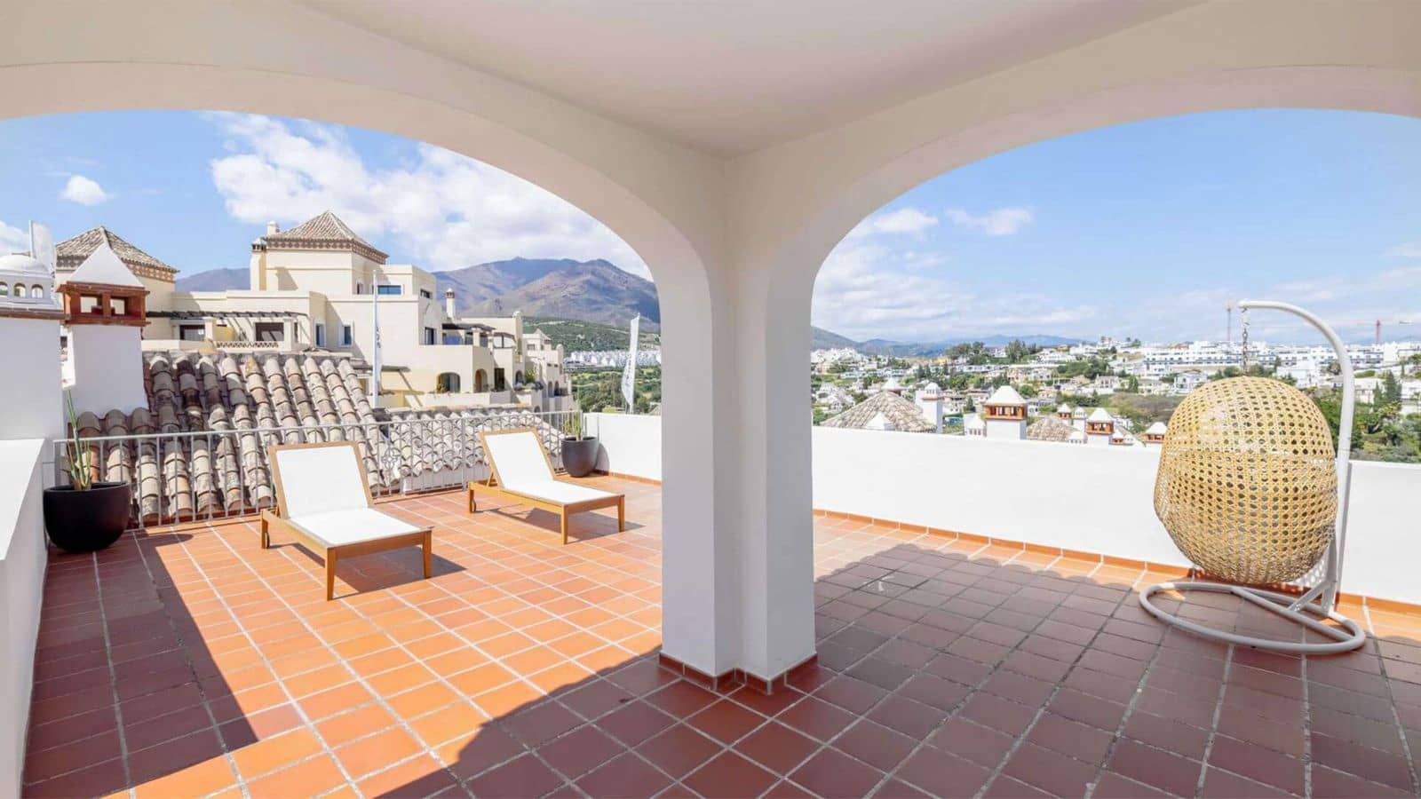3 soveværelse Byhus til salg i Estepona med swimmingpool garage - € 470.250 (Ref: 10005489)