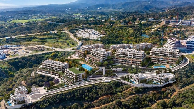 2 soverom Leilighet til salgs i La Concha - Resina Golf, Estepona med svømmebasseng garasje - € 585 000 (Ref: 10005543)