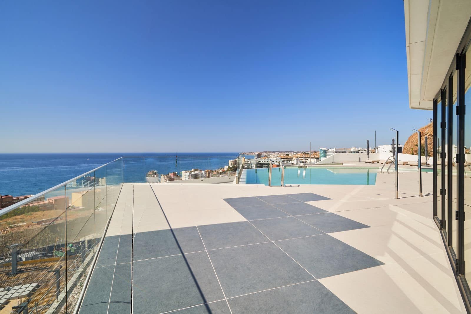 2 soverom Leilighet til salgs i Fuengirola med svømmebasseng garasje - € 995 000 (Ref: 10006497)