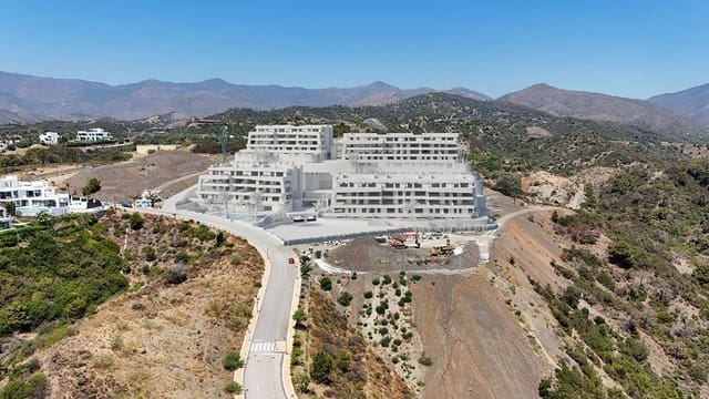 3 bedroom Apartment for sale in La Concha - Resina Golf, Estepona with pool garage - € 1,372,710 (Ref: 10006511)