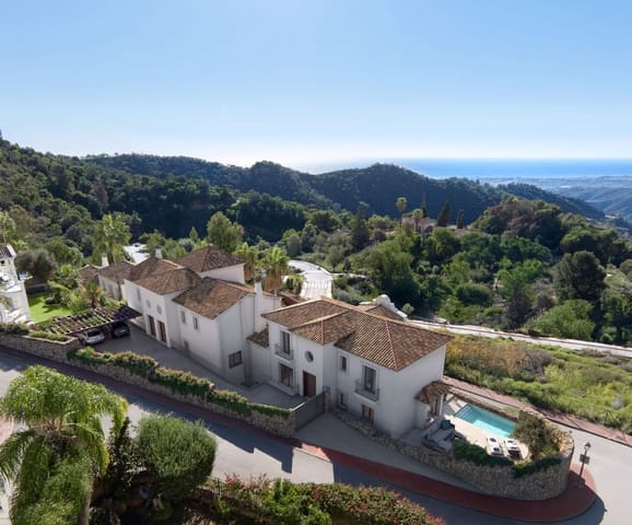 4 bedroom Villa for sale in Marbella with pool - € 1,595,000 (Ref: 10006527)