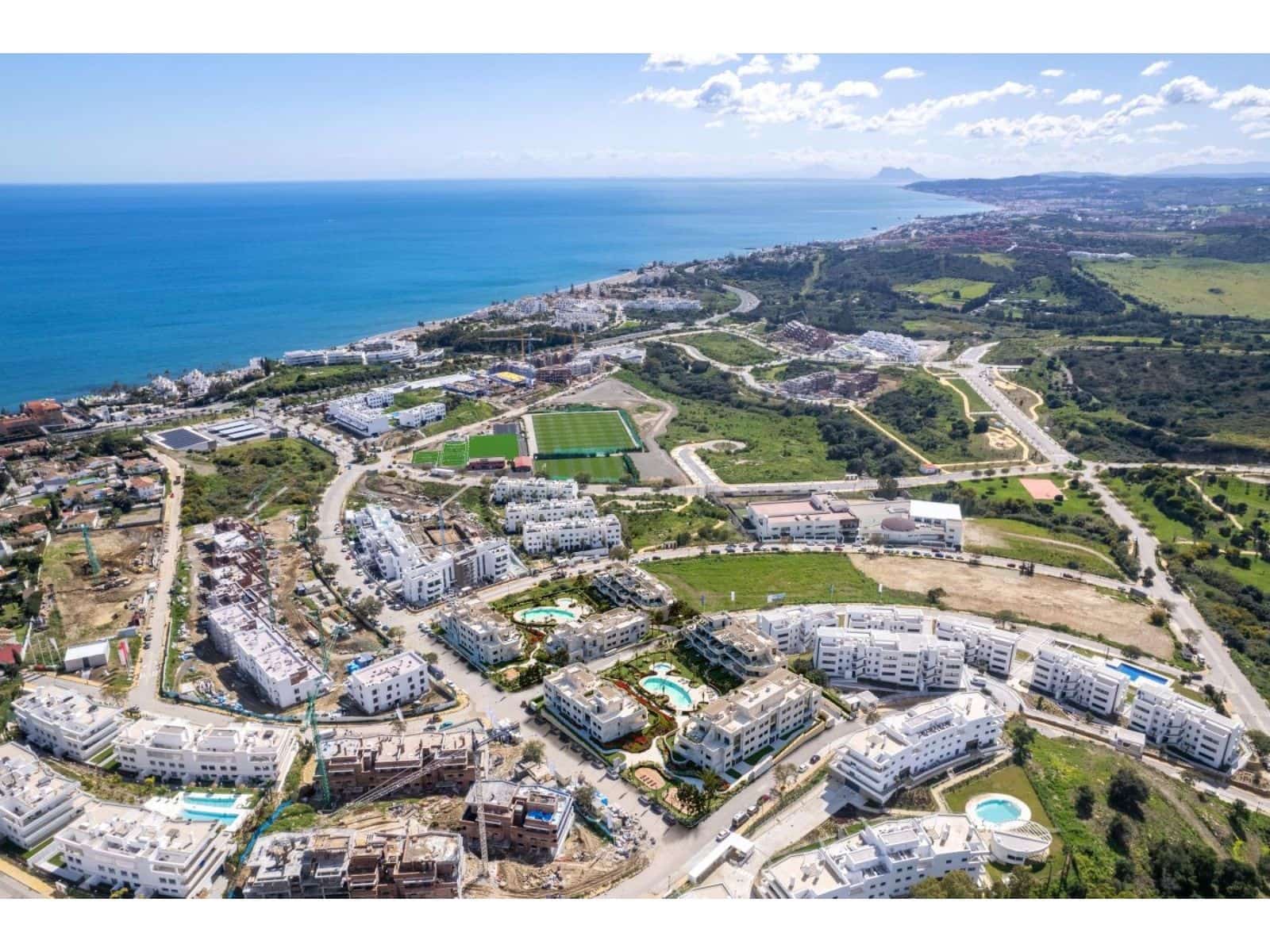 Apartamento de 2 habitaciones en Estepona en venta con piscina garaje - 480.000 € (Ref: 10008937)