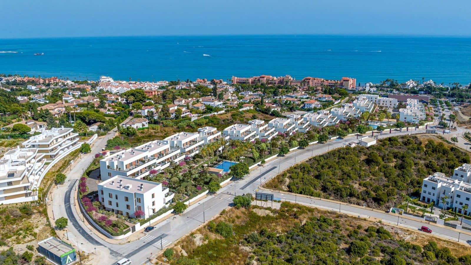 2 bedroom Apartment for sale in Estepona with pool garage - € 467,000 (Ref: 10011217)