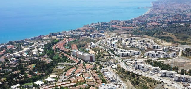 2 Zimmer Apartment zu verkaufen in El Higuerón, Fuengirola mit Pool Garage - 669.000 € (Ref: 10011398)