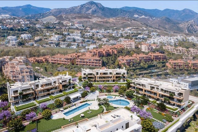 2 bedroom Apartment for sale in Atalaya-Isdabe, Estepona with pool garage - € 720,000 (Ref: 10011402)