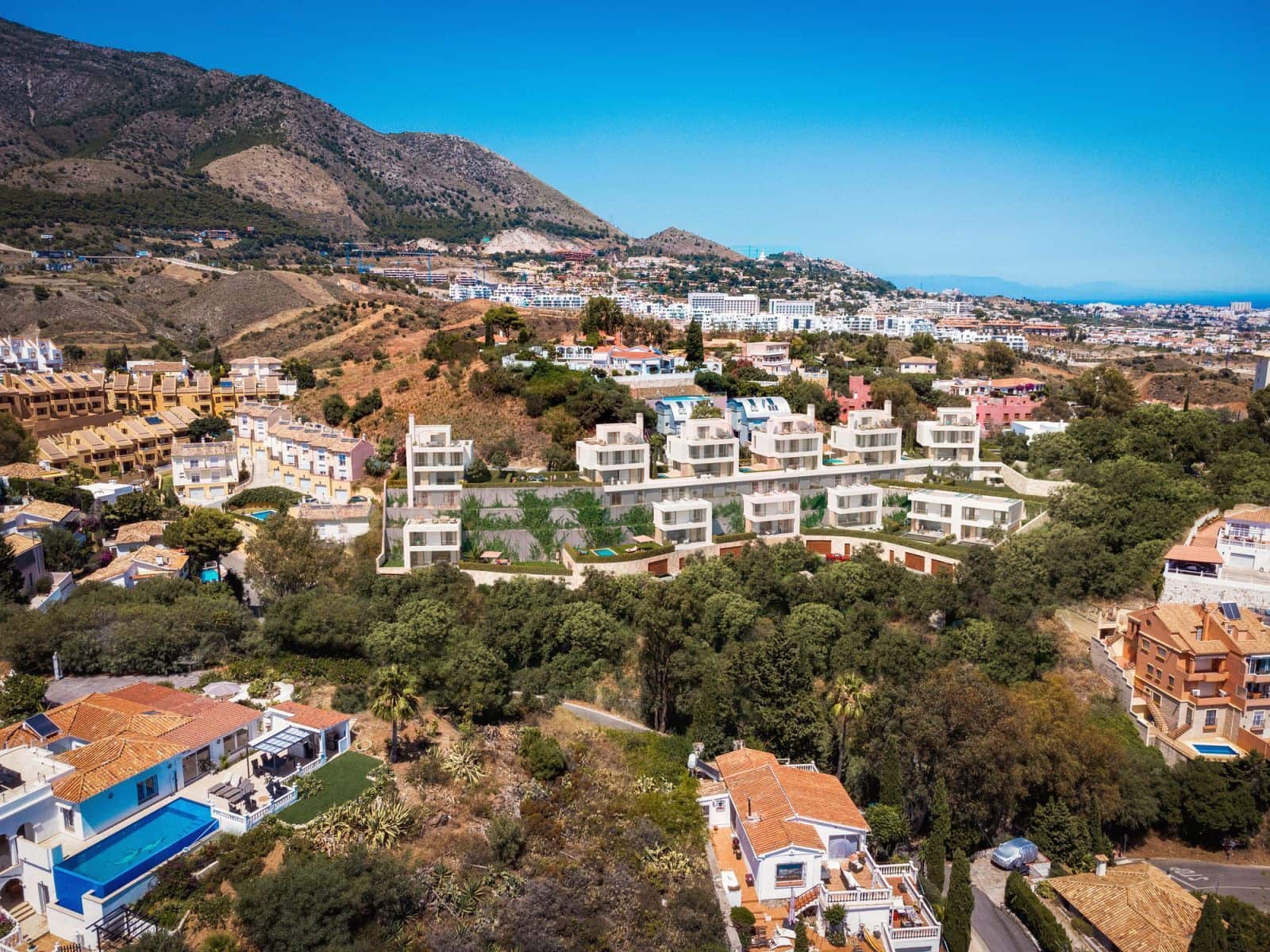 2 bedroom Villa for sale in Fuengirola with pool garage - € 850,000 (Ref: 10017362)