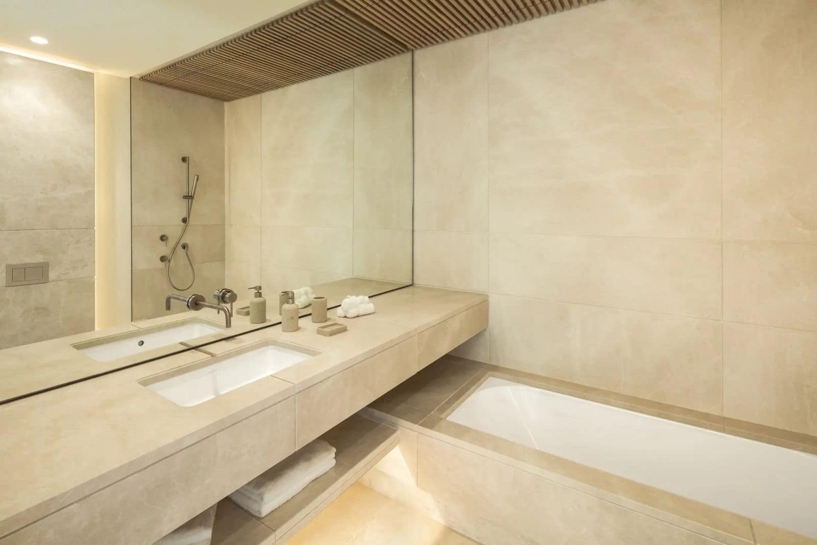 7 sypialnia Willa na sprzedaż w La Quinta z basenem garażem - 9 950 000 € (Ref: 10018385)