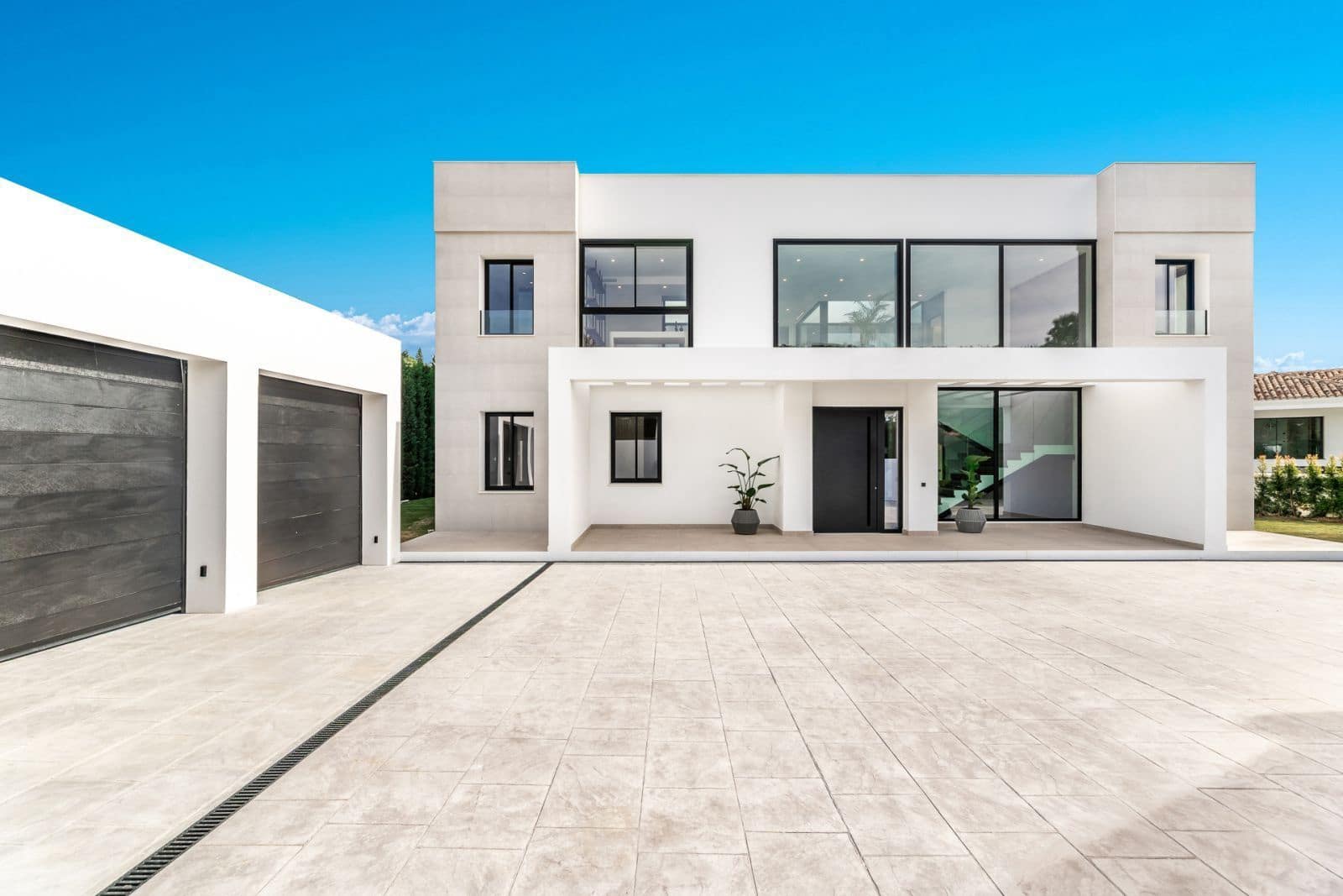 6 bedroom Villa for sale in Benahavis with pool garage - € 7,000,000 (Ref: 10022240)