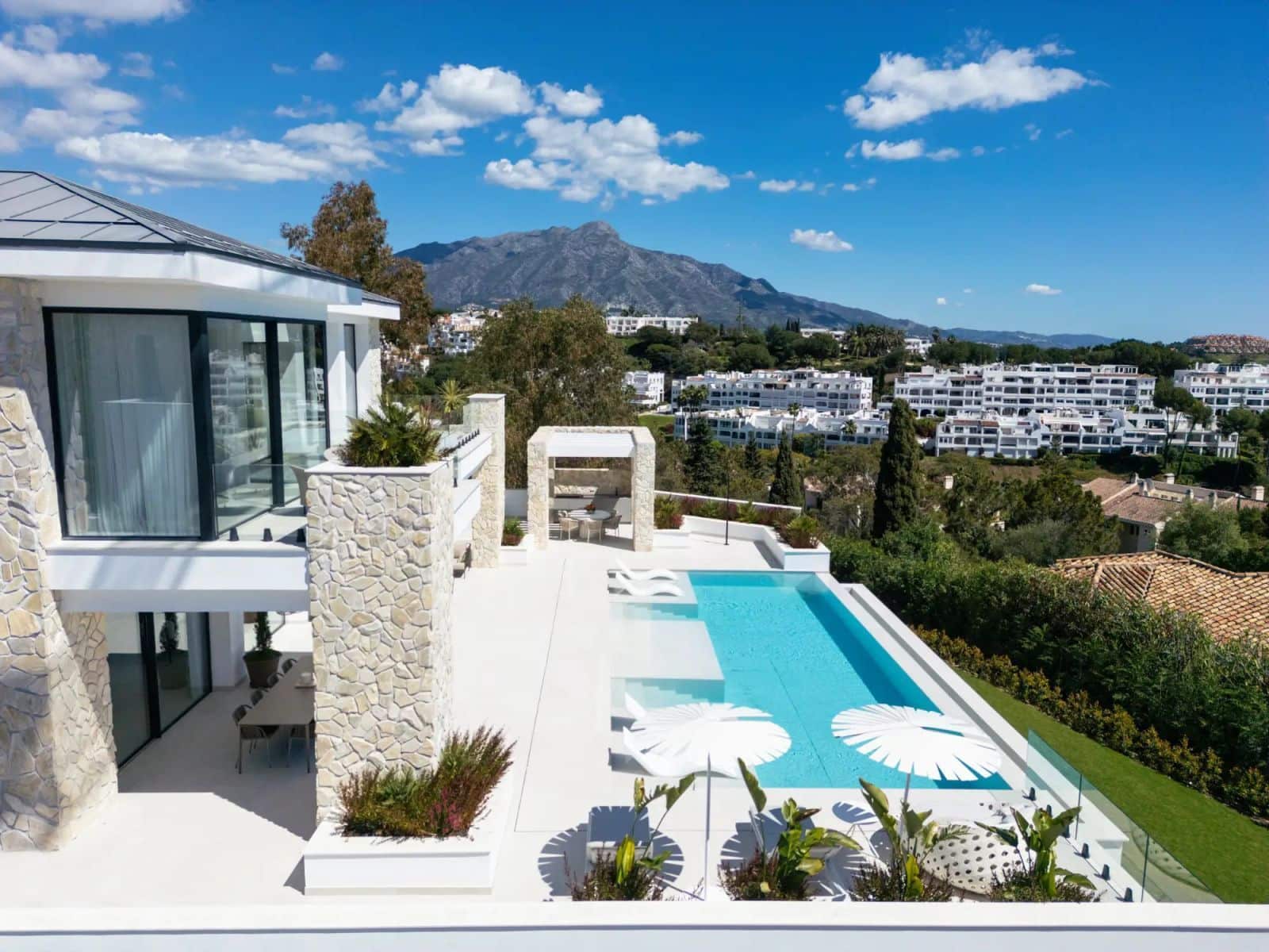 5 sovrum Villa till salu i Benahavis med pool garage - 4 995 000 € (Ref: 10025430)