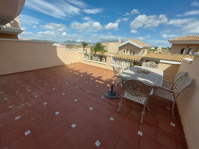 3 makuuhuone Omakotitalo myytävänä paikassa La Duquesa / Puerto de la Duquesa, Manilva mukana uima-altaan 
autotalli - 349 000 € (Ref: 8873576)