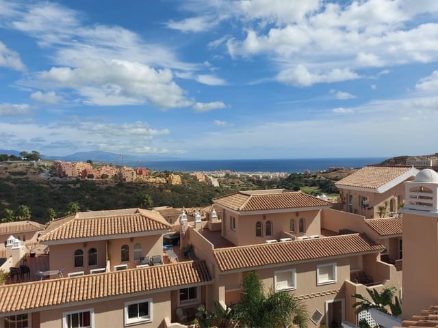 3 makuuhuone Omakotitalo myytävänä paikassa La Duquesa / Puerto de la Duquesa, Manilva mukana uima-altaan 
autotalli - 349 000 € (Ref: 8873576)