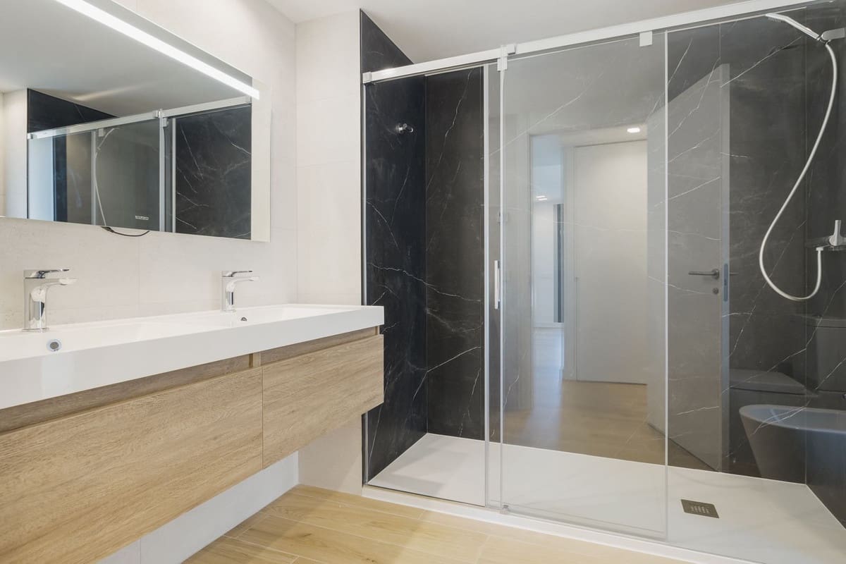 Piso de 2 habitaciones en Fuengirola en venta con piscina garaje - 599.000 € (Ref: 9426994)