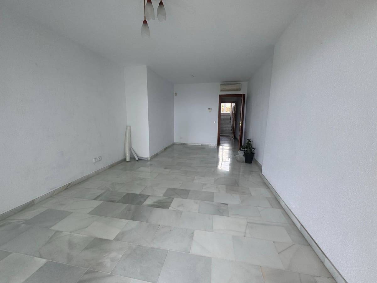 2 soveværelse Lejlighed til leje i El Chaparral med swimmingpool - € 1.600 (Ref: 9437053)