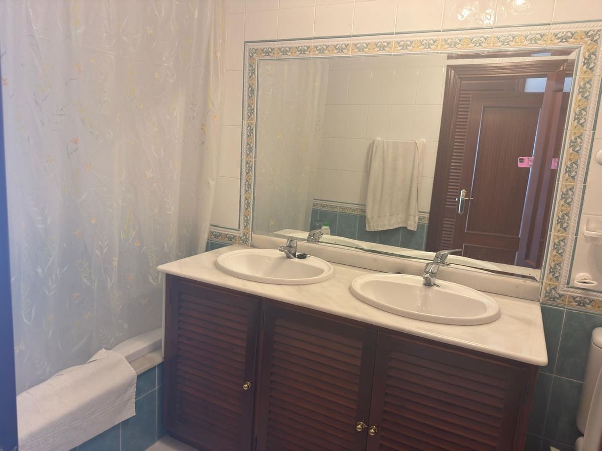 2 soveværelse Lejlighed til leje i El Chaparral med swimmingpool - € 1.600 (Ref: 9437053)