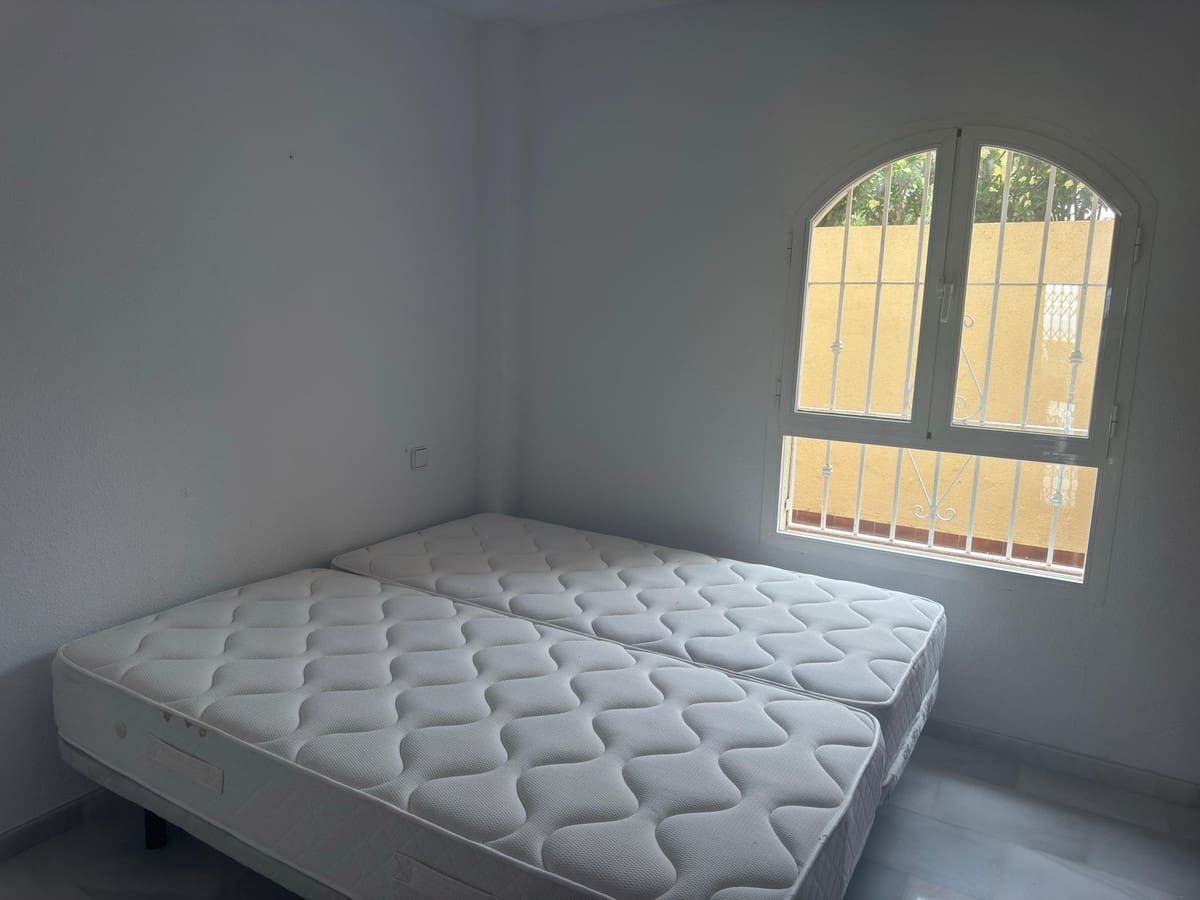 2 soveværelse Lejlighed til leje i El Chaparral med swimmingpool - € 1.600 (Ref: 9437053)