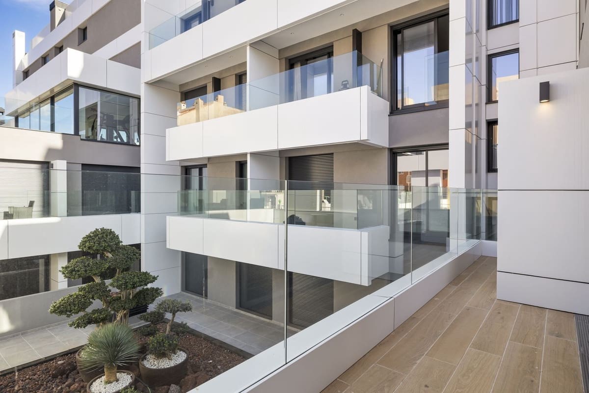 2 soverom Leilighet til salgs i Fuengirola med svømmebasseng garasje - € 599 000 (Ref: 9439894)