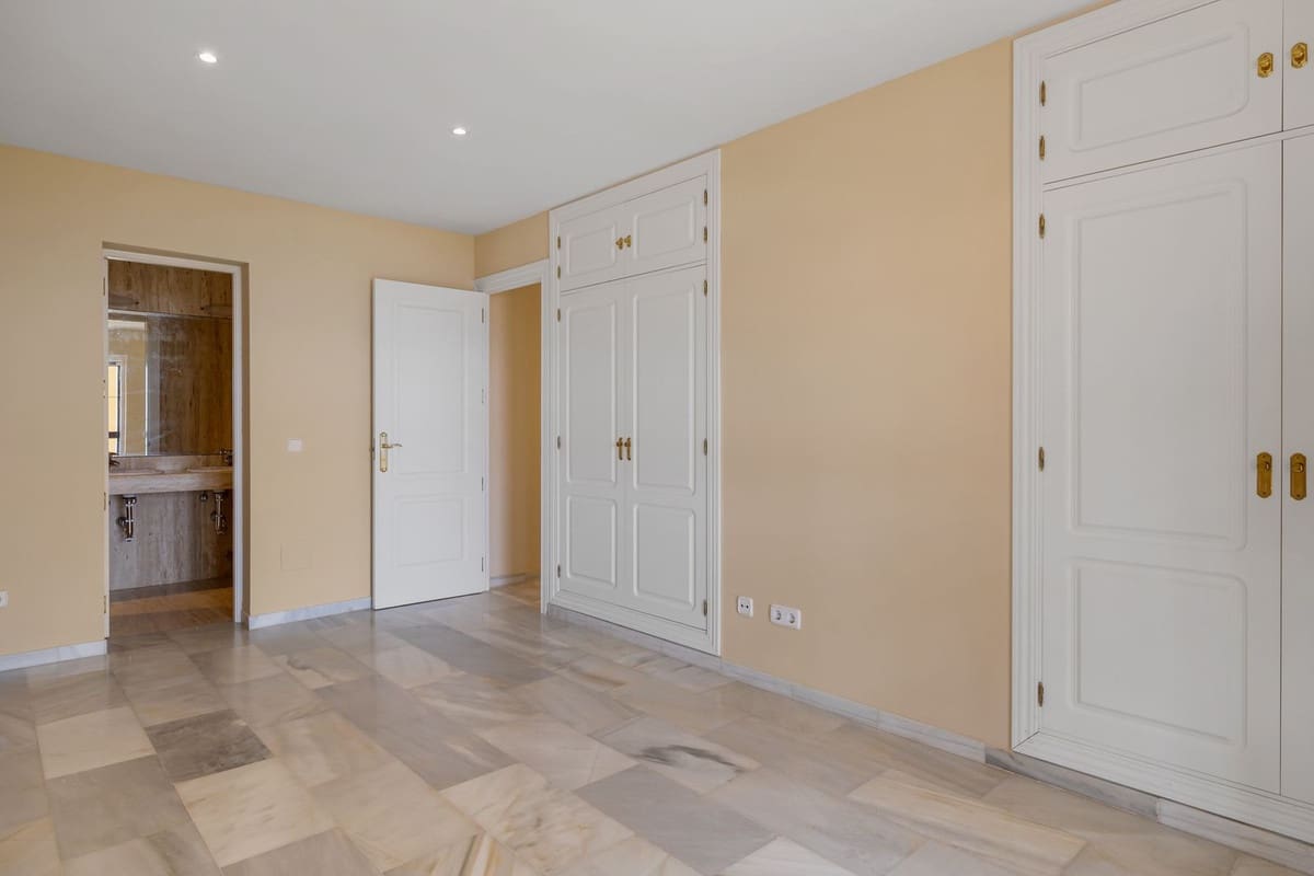 4 slaapkamer Villa te koop in La Capellania met zwembad garage - € 1.795.000 (Ref: 9441461)