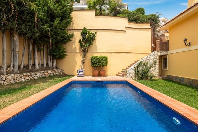 4 sypialnia Willa na sprzedaż w La Capellania, Benalmádena z basenem garażem - 1 795 000 € (Ref: 9441461)
