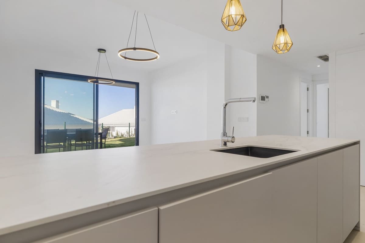 2 bedroom Apartment for sale in Fuengirola with pool garage - € 458,000 (Ref: 9441861)