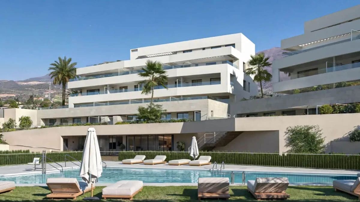 2 bedroom Flat for sale in Estepona with pool garage - € 518,000 (Ref: 9443129)