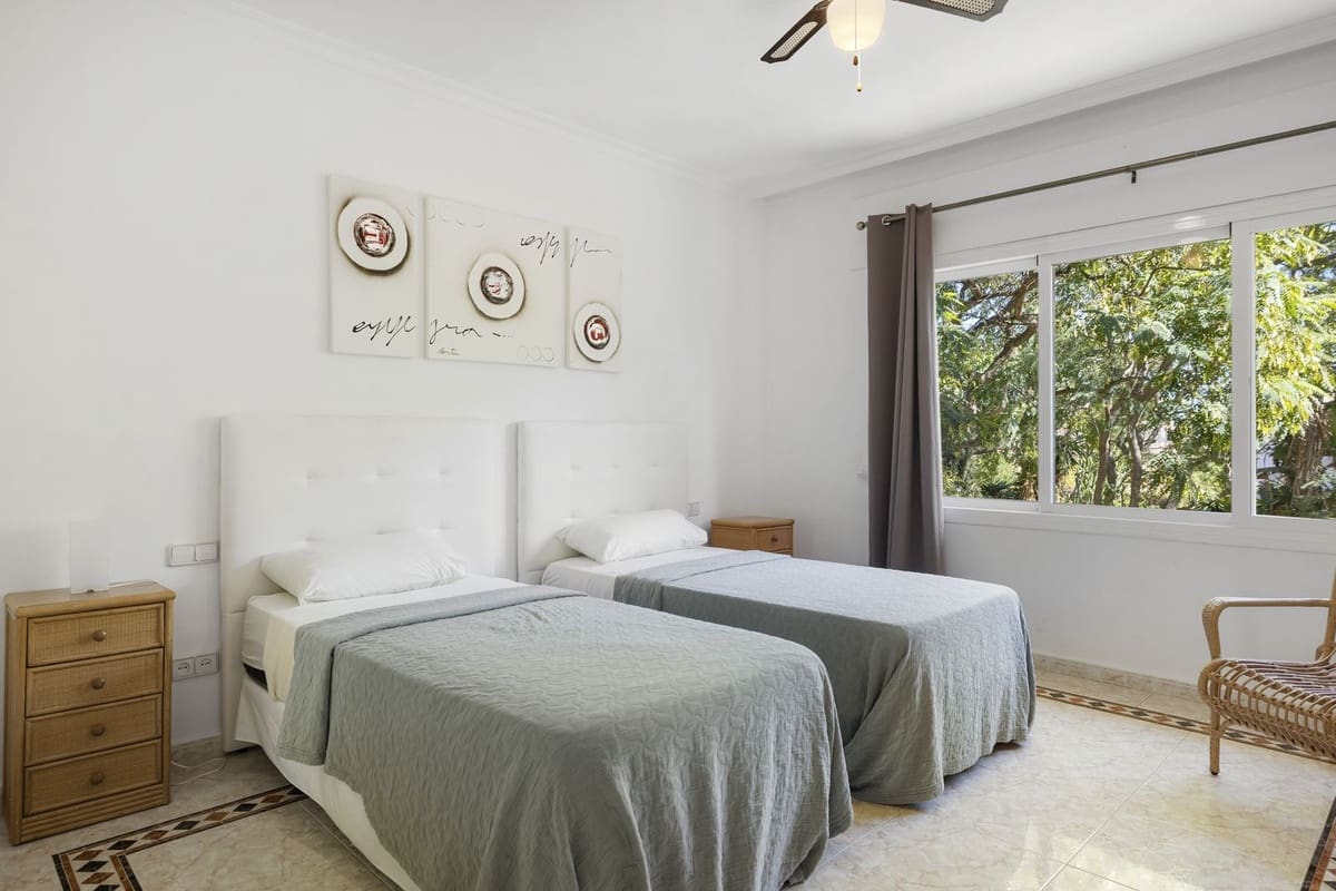 5 chambre Villa/Maison à vendre à Marbella avec piscine garage - 1 995 000 € (Ref: 9443192)