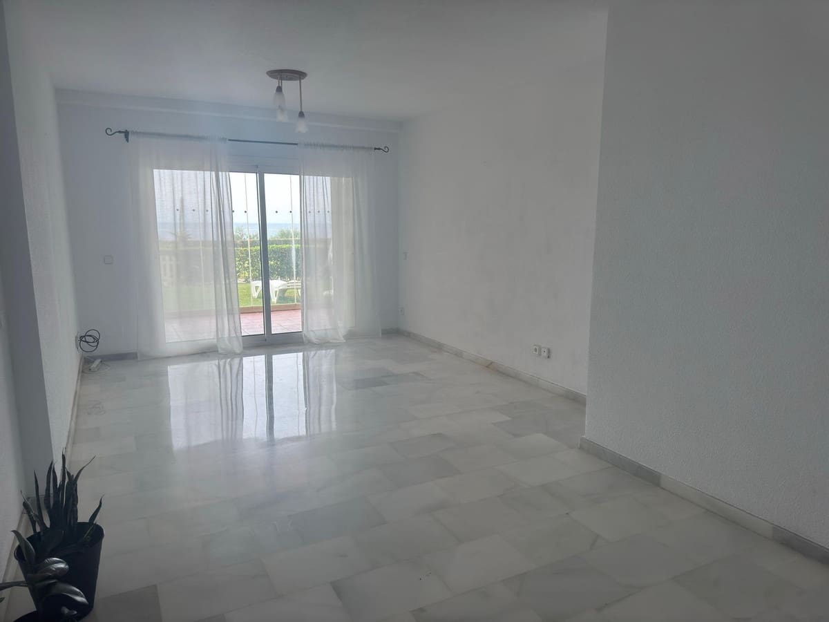 Appartement de 2 chambres à louer à El Chaparral avec piscine - 1 600 € (Ref: 9443193)