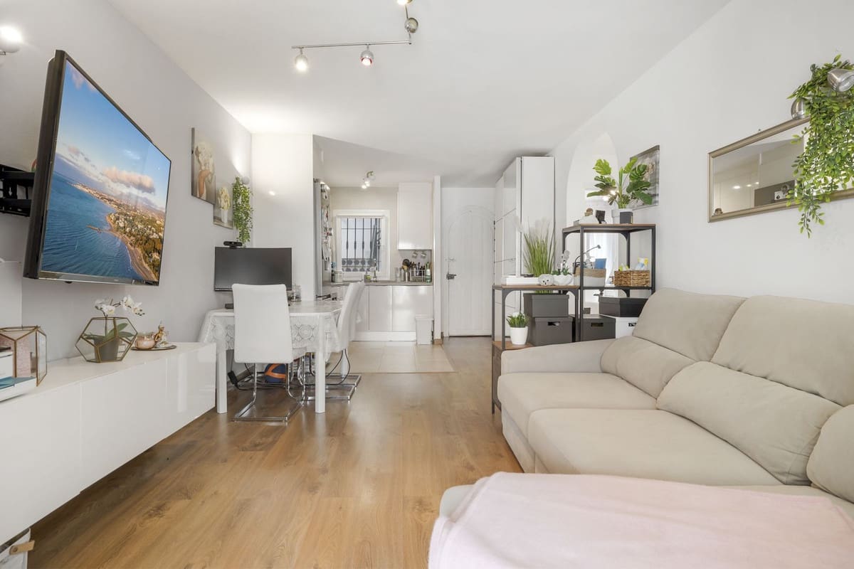 2 slaapkamer Flat te koop in Riviera del Sol met zwembad - € 325.000 (Ref: 9472917)