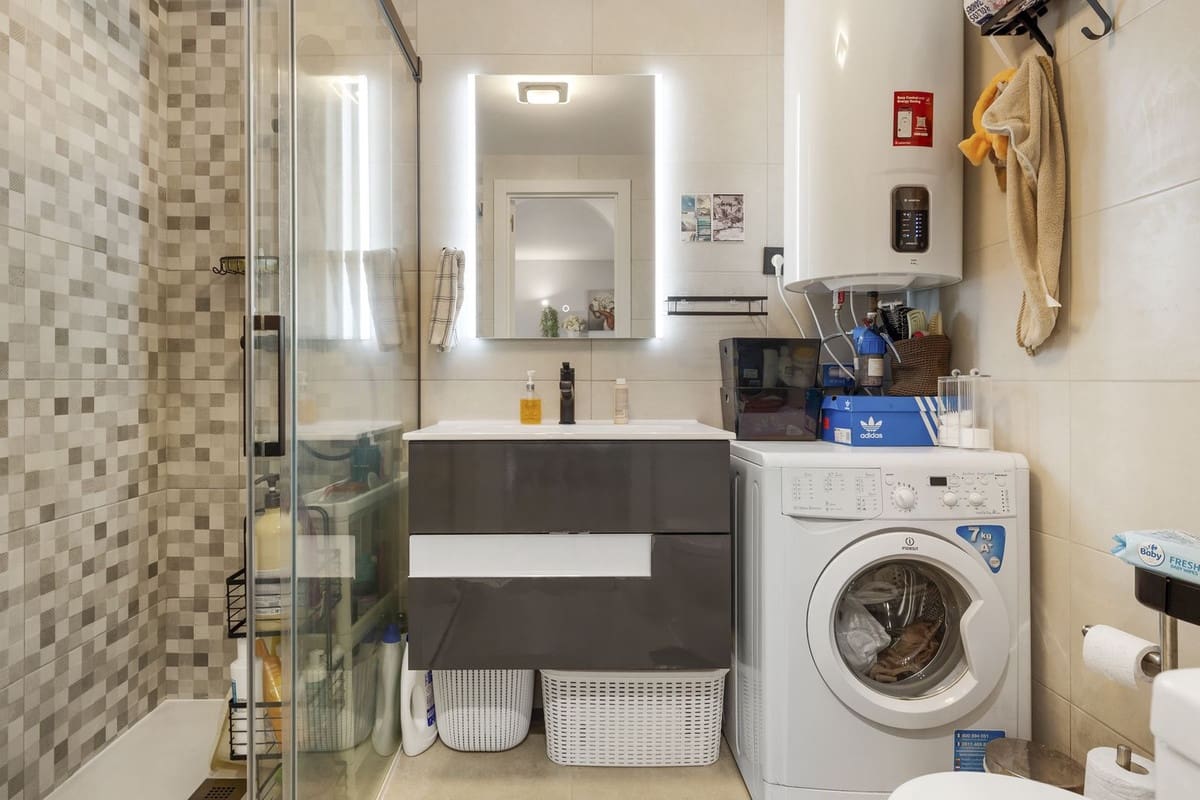 2 slaapkamer Flat te koop in Riviera del Sol met zwembad - € 325.000 (Ref: 9472917)